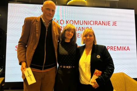 Na fotografiji: dr. Iztok Seljak, Tanja Mohorič in Marjeta Žonta